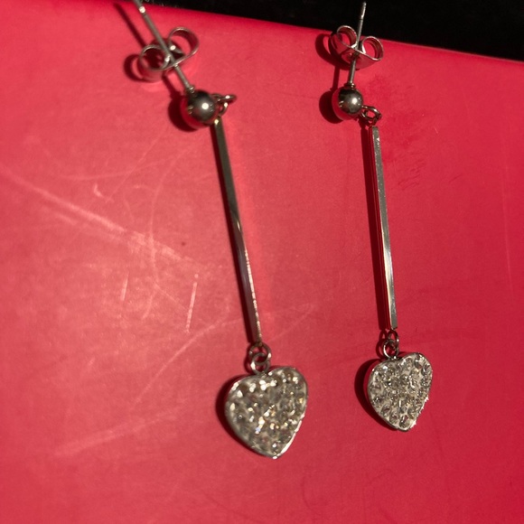 TOCARA. Janie. Crystalux & Stainless Steel Post earrings - Picture 2 of 2